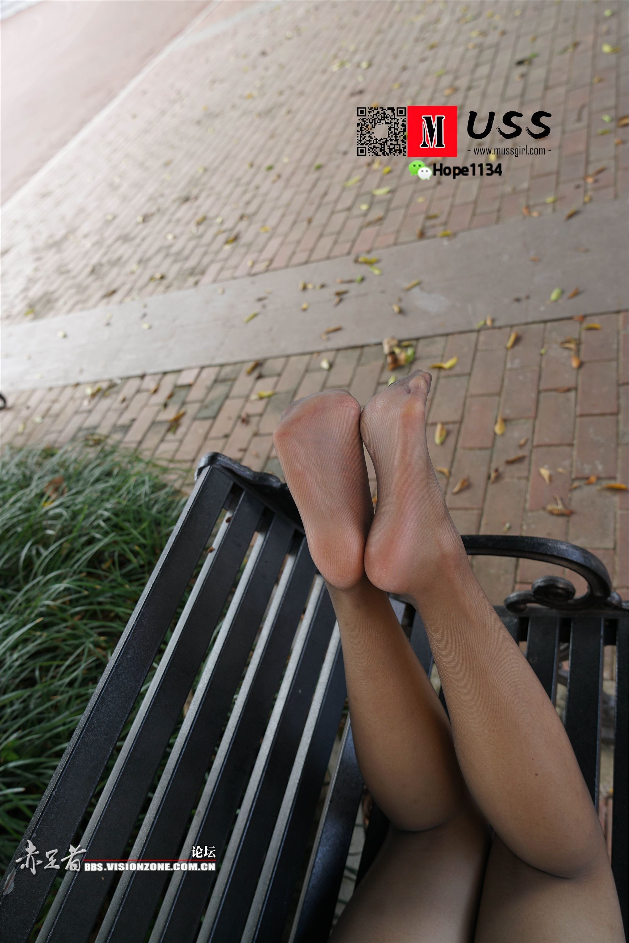 MussGirl慕丝女郎  NO.072 蒙古族舞蹈美少女嫩足灰丝公园写真